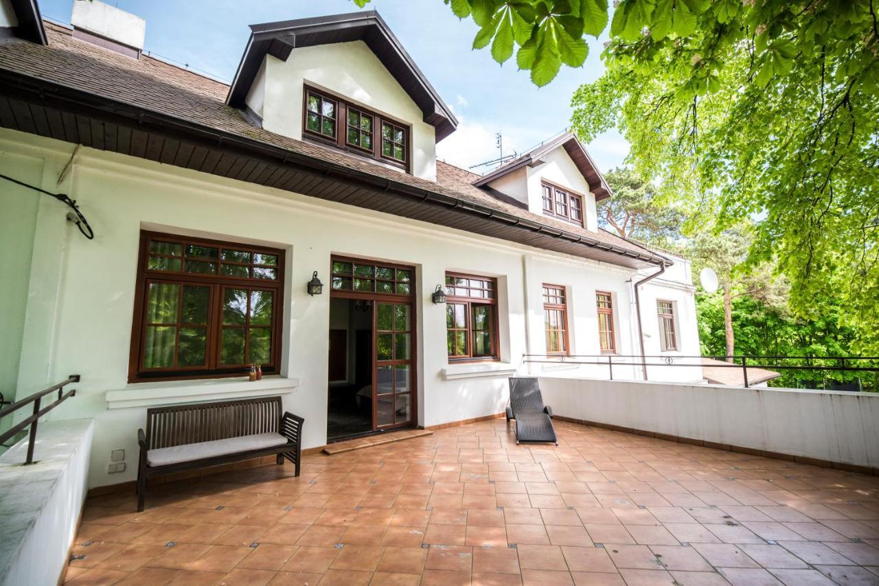 Bed and Breakfast Dworek Bialy Domek Smardzewice Exterior foto